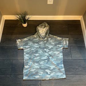 Woman’s a:glow maternity hooded short sleeve